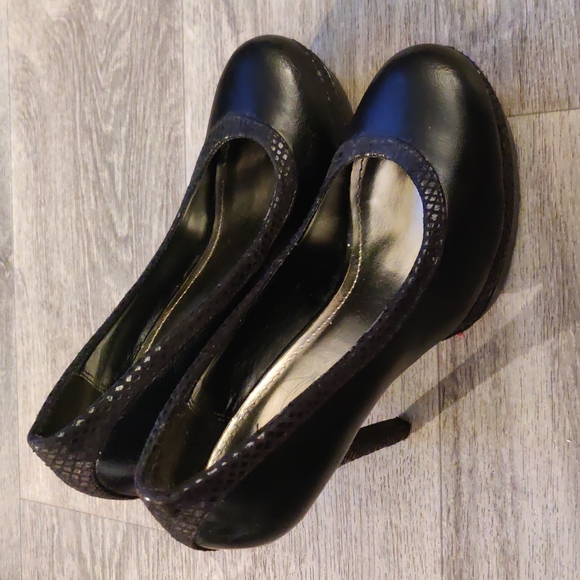 Pumps - Picture 2 of 6